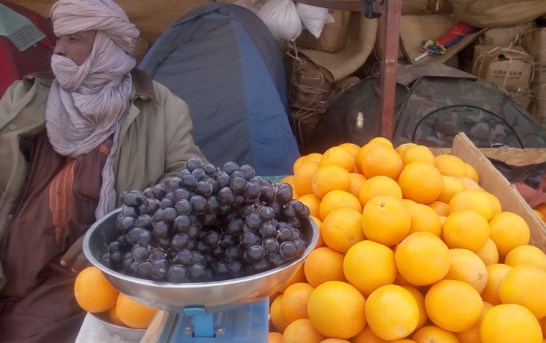 Orange exposee lors de la foire d'Agadez